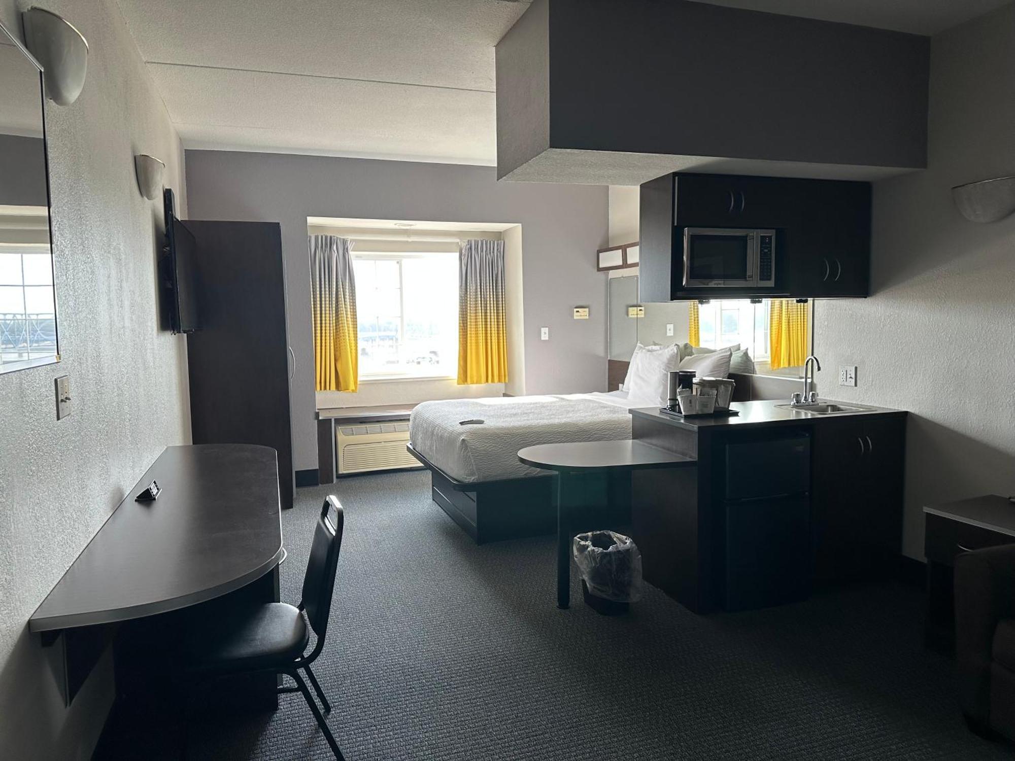 Microtel Inn & Suites By Wyndham Quincy Downtown - River Area Exterior foto