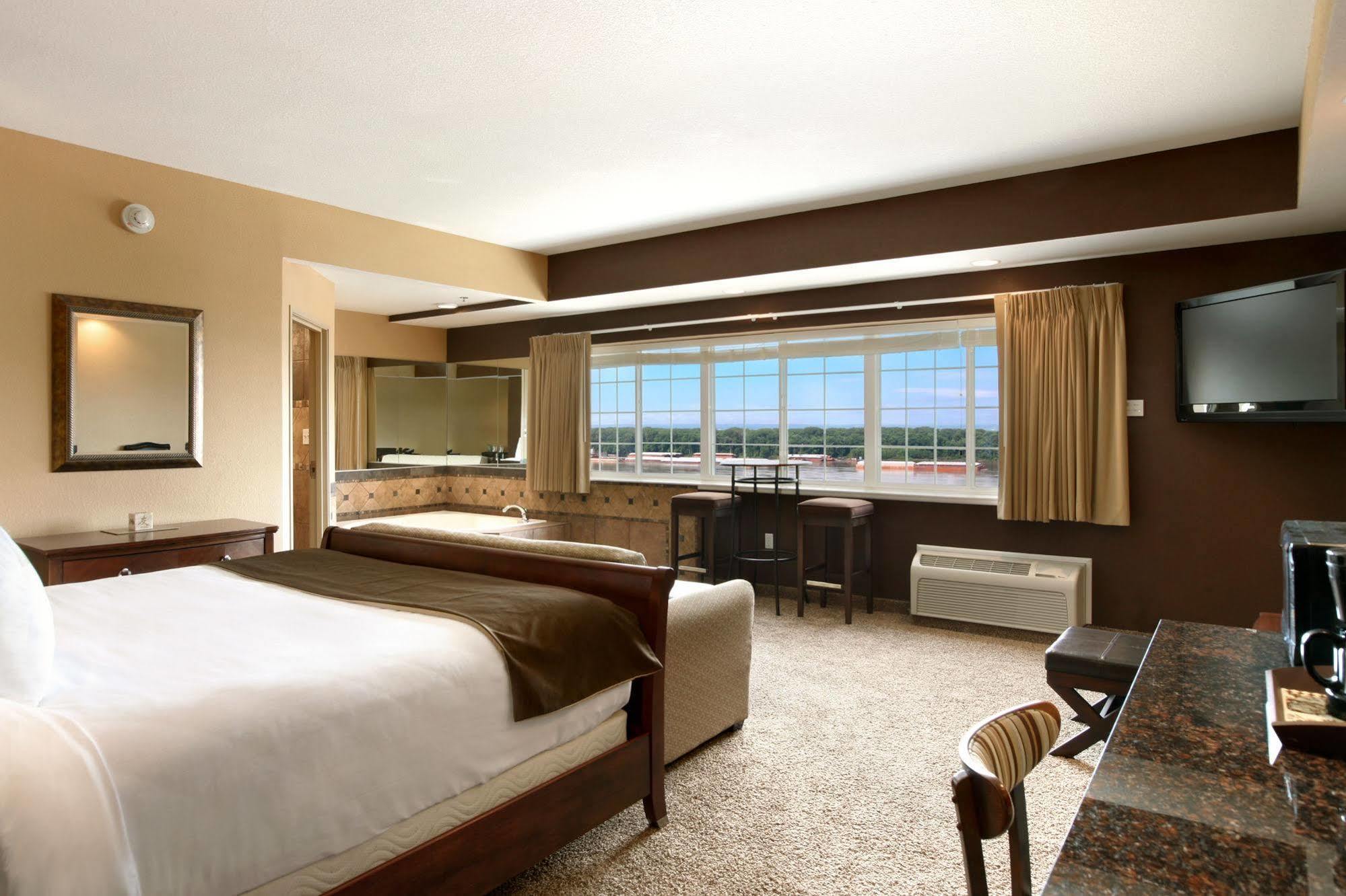 Microtel Inn & Suites By Wyndham Quincy Downtown - River Area Exterior foto